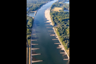 Vue aérienne de Épis et bancs de sable secs dans le Rhin en raison des basses eaux à le quartier Maximiliansau in Wörth am Rhein dans le département Rhénanie-Palatinat, Allemagne