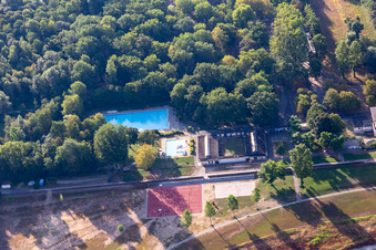 Station balnéaire du Rhin Rappenwört à le quartier Daxlanden in Karlsruhe dans le département Bade-Wurtemberg, Allemagne vue d'en haut