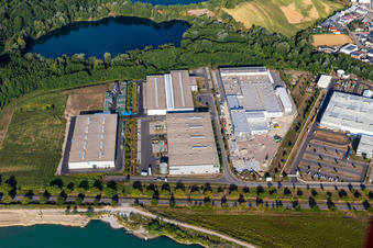 Vue aérienne de Faurecia Interior Systems, Groke Doors GmbH, usine Hagenbach, LINDE + WIEMANN Deutschland SE à Hagenbach dans le département Rhénanie-Palatinat, Allemagne