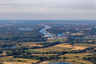 Vue aérienne de DOW SAS m Evonik Oil Additives à Lauterbourg dans le département Bas Rhin, France