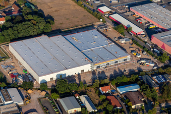Vue aérienne de Nouveau bâtiment au centre logistique de Hornbach Essingen à le quartier Dreihof in Essingen dans le département Rhénanie-Palatinat, Allemagne