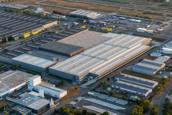 Vue aérienne de Centre logistique Mercedes-Benz à Interpark à Offenbach an der Queich dans le département Rhénanie-Palatinat, Allemagne