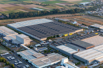Vue aérienne de Centre logistique Mercedes-Benz à Interpark à Offenbach an der Queich dans le département Rhénanie-Palatinat, Allemagne