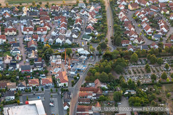 Vue aérienne de Renault Autohaus Dukar à Offenbach an der Queich dans le département Rhénanie-Palatinat, Allemagne