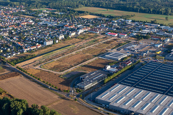 Vue aérienne de Zone d'extension de l'Interpark à Offenbach an der Queich dans le département Rhénanie-Palatinat, Allemagne
