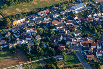 Vue aérienne de Fuchsbachhalle de Jahnstraße à Zeiskam dans le département Rhénanie-Palatinat, Allemagne