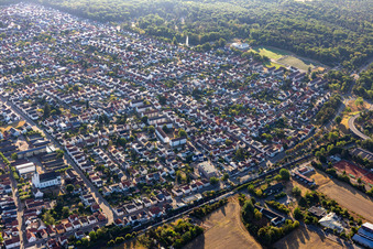 Vue aérienne de Schifferstadt dans le département Rhénanie-Palatinat, Allemagne