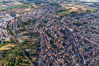 Vue aérienne de Schifferstadt dans le département Rhénanie-Palatinat, Allemagne