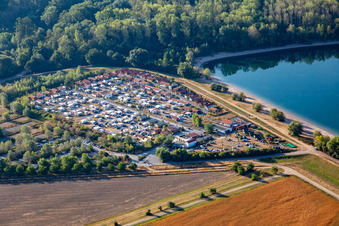 Vue aérienne de Camping insulaire de Kollersee à Brühl dans le département Bade-Wurtemberg, Allemagne