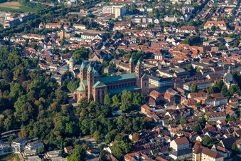 Vue oblique de Cathédrale à Speyer à Speyer dans le département Rhénanie-Palatinat, Allemagne