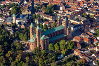 Cathédrale à Speyer à Speyer dans le département Rhénanie-Palatinat, Allemagne d'en haut