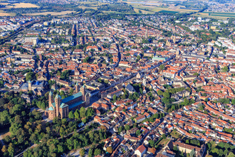 Vue aérienne de Cathédrale et Maximilianstraße depuis le nord-est à Speyer dans le département Rhénanie-Palatinat, Allemagne