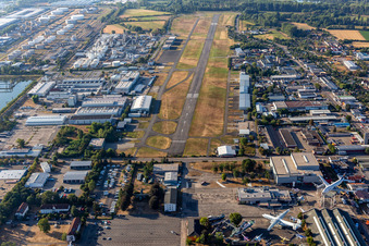 Vue aérienne de Aéroport Speyer/Ludwigshafen GmbH (EDRY/ZQC) à Speyer dans le département Rhénanie-Palatinat, Allemagne