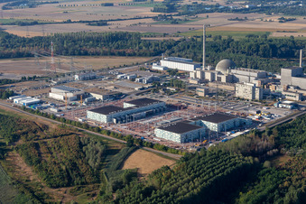 Vue oblique de TransnetBW GmbH, sous-station à courant continu sur le site de la centrale nucléaire déclassée Philippsburg à Philippsburg dans le département Bade-Wurtemberg, Allemagne