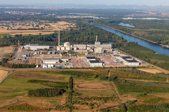 TransnetBW GmbH, sous-station à courant continu sur le site de la centrale nucléaire déclassée Philippsburg à Philippsburg dans le département Bade-Wurtemberg, Allemagne vue d'en haut