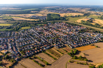 Vue oblique de Du nord à le quartier Rußheim in Dettenheim dans le département Bade-Wurtemberg, Allemagne