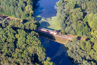 Vue aérienne de Maison éclusière de Michelsbach à le quartier Sondernheim in Germersheim dans le département Rhénanie-Palatinat, Allemagne