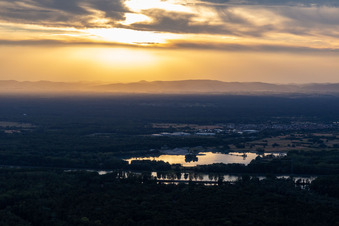 Vue aérienne de Coucher de soleil à Hagenbach dans le département Rhénanie-Palatinat, Allemagne