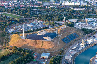 Vue aérienne de Décharge Ouest (Energy Mountain) à le quartier Knielingen in Karlsruhe dans le département Bade-Wurtemberg, Allemagne