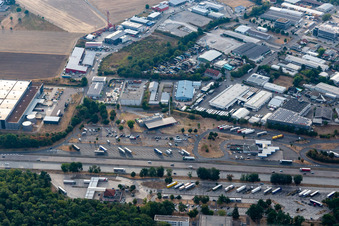 Vue aérienne de Aire de repos Serways Bruchsal Est à Forst dans le département Bade-Wurtemberg, Allemagne