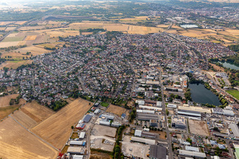 Vue aérienne de Forst dans le département Bade-Wurtemberg, Allemagne