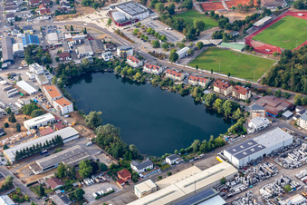 Vue aérienne de Lac de la Forêt à Forst dans le département Bade-Wurtemberg, Allemagne