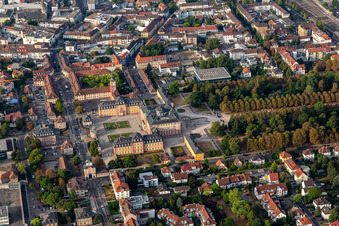 Vue aérienne de Jardin du palais et palais Bruchsal à Bruchsal dans le département Bade-Wurtemberg, Allemagne