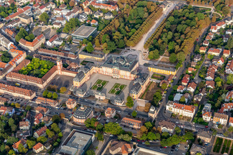 Jardin du palais et palais Bruchsal à Bruchsal dans le département Bade-Wurtemberg, Allemagne d'en haut
