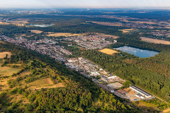 Vue oblique de Zone industrielle Im Schollengarten à le quartier Untergrombach in Bruchsal dans le département Bade-Wurtemberg, Allemagne