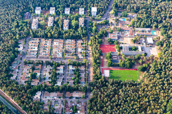 Vue aérienne de École européenne à le quartier Waldstadt in Karlsruhe dans le département Bade-Wurtemberg, Allemagne