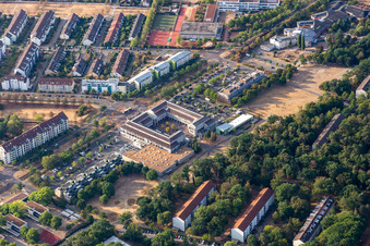 Vue aérienne de EDEKA au centre de Waldstadt Waldstadt à le quartier Waldstadt in Karlsruhe dans le département Bade-Wurtemberg, Allemagne