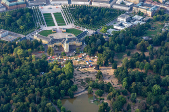 Vue aérienne de Jardin du palais et palais Karlsruhe à le quartier Innenstadt-West in Karlsruhe dans le département Bade-Wurtemberg, Allemagne