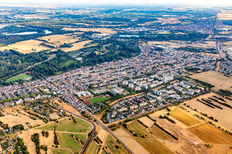 Enregistrement par drone de Quartier Neureut in Karlsruhe dans le département Bade-Wurtemberg, Allemagne