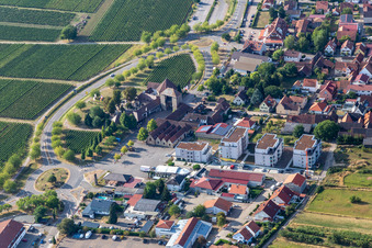 Vue aérienne de Weintor et Längelstr. à le quartier Schweigen in Schweigen-Rechtenbach dans le département Rhénanie-Palatinat, Allemagne