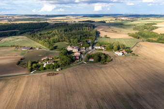 Vue aérienne de Brouthières à Thonnance-les-Moulins dans le département Haute Marne, France