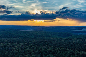 Vue aérienne de Coucher de soleil à Sailly dans le département Haute Marne, France