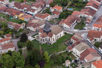 Vue aérienne de Église à Poissons dans le département Haute Marne, France
