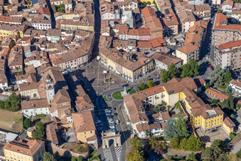 Vue aérienne de Place Garibaldi à Crema dans le département Cremona, Italie