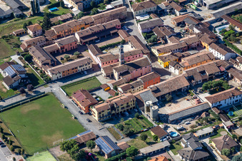 Vue aérienne de Piazza Trento à Ripalta Guerina dans le département Cremona, Italie