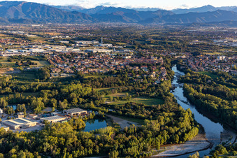 Vue aérienne de Brembate dans le département Bergamo, Italie