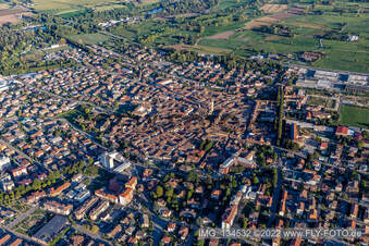 Vue oblique de Rivolta d’Adda dans le département Cremona, Italie