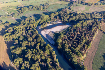 Vue aérienne de Banc de sable sur l'Adda à Comazzo dans le département Lodi, Italie
