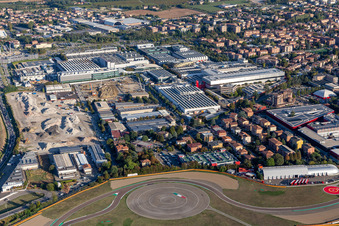 Vue aérienne de Usine Ferrari SPA à Maranello dans le département Modena, Italie