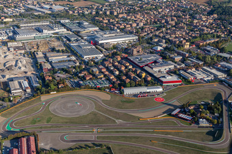 Vue d'oiseau de Circuit de Formule 1 de Ferrari, Pista di Fiorano, Circuito di Fiorano à Fiorano Modenese dans le département Modena, Italie