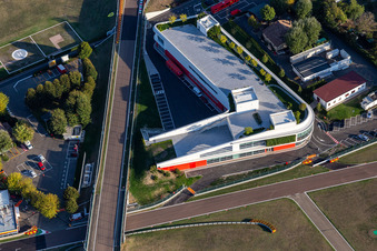 Enregistrement par drone de Circuit de Formule 1 de Ferrari, Pista di Fiorano, Circuito di Fiorano à Fiorano Modenese dans le département Modena, Italie