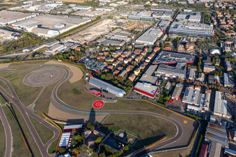 Circuit de Formule 1 de Ferrari, Pista di Fiorano, Circuito di Fiorano à Fiorano Modenese dans le département Modena, Italie du point de vue du drone