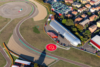 Circuit de Formule 1 de Ferrari, Pista di Fiorano, Circuito di Fiorano à Fiorano Modenese dans le département Modena, Italie d'un drone
