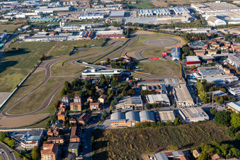 Vue aérienne de Circuit de Formule 1 de Ferrari, Pista di Fiorano, Circuito di Fiorano à Maranello dans le département Modena, Italie