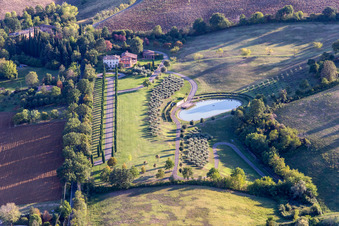 Vue aérienne de Via Fogliano à Maranello dans le département Modena, Italie