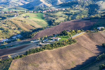 Vue aérienne de Agriturismo Bersana nuovo mondo antico à Maranello dans le département Modena, Italie